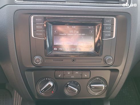 Volkswagen Jetta 2017 серый - фото 28