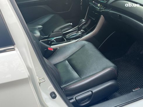 Honda Accord 2016 белый - фото 17