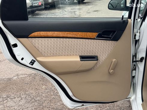 Chevrolet Aveo 2008 белый - фото 16