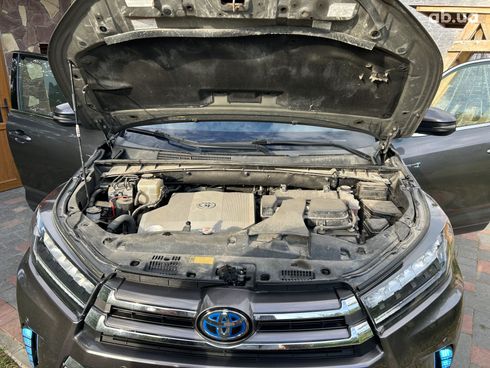 Toyota Highlander 2018 серый - фото 13