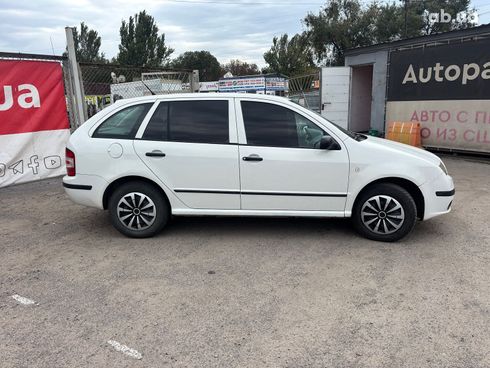 Skoda Fabia 2006 белый - фото 6