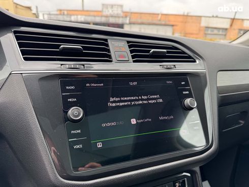 Volkswagen Tiguan 2019 серый - фото 27