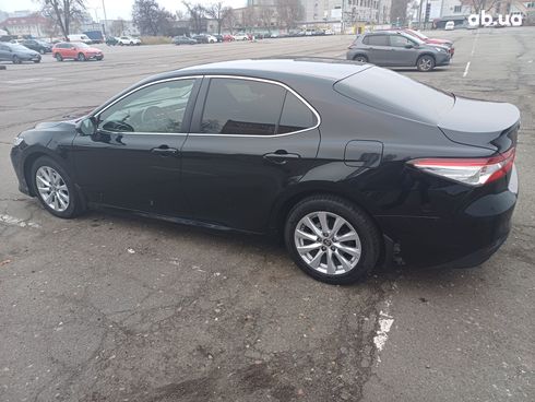 Toyota Camry 2020 черный - фото 4