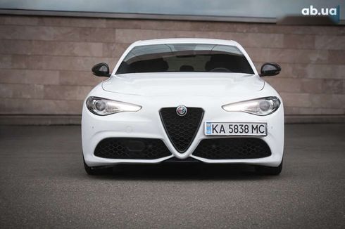 Alfa Romeo Giulia 2019 - фото 7
