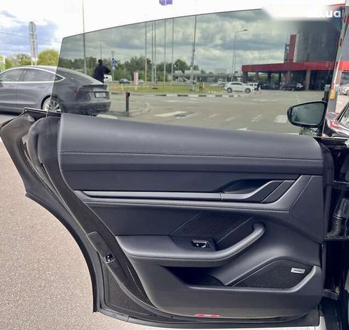Porsche Taycan 2021 - фото 26