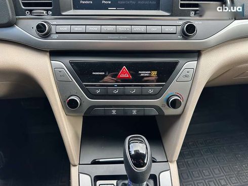 Hyundai Elantra 2017 - фото 17