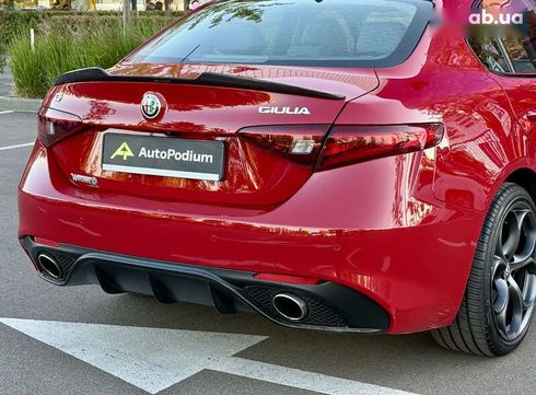 Alfa Romeo Giulia 2019 - фото 13