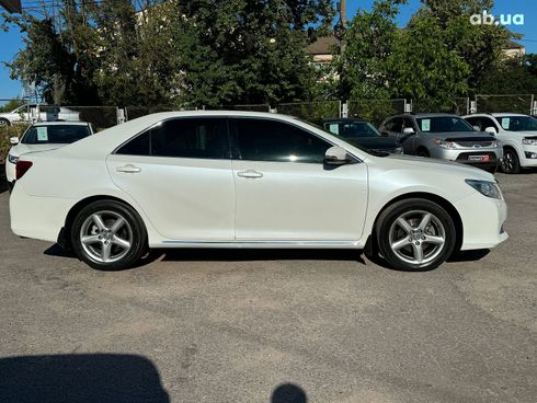 Toyota Camry 2014 белый - фото 5