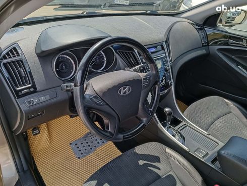 Hyundai Sonata 2010 бежевый - фото 14