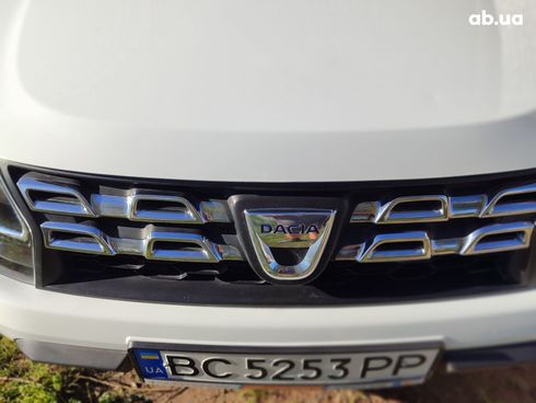 Dacia Duster 2016 белый - фото 5