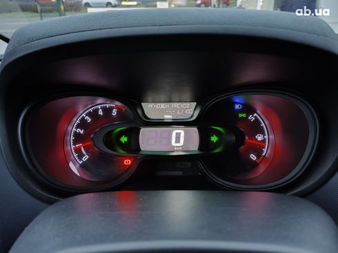 Opel Vivaro 2017 белый - фото 12
