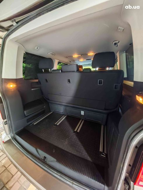 Volkswagen Multivan 2018 бежевый - фото 4