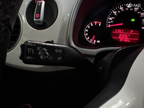 Volkswagen Beetle 2012 белый - фото 4
