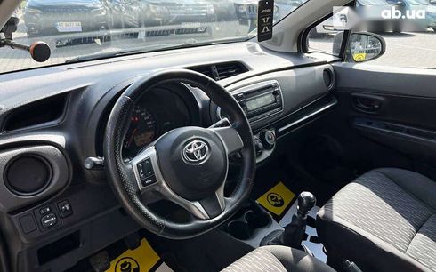 Toyota Yaris 2012 - фото 9