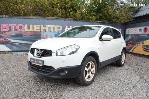 Nissan Qashqai 2011 белый - фото 2