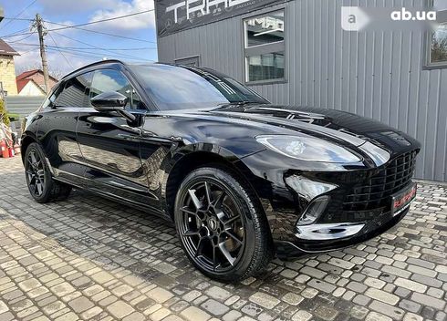 Aston Martin DBX 2021 - фото 13