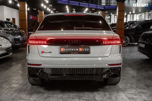 Audi RS Q8 2023 - фото 24
