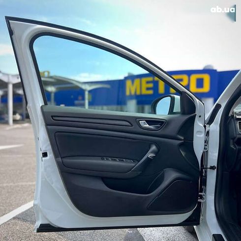 Renault Megane 2018 - фото 17