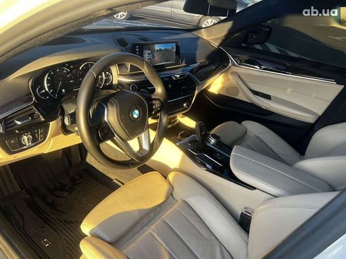 BMW 5 серия 2017 - фото 10