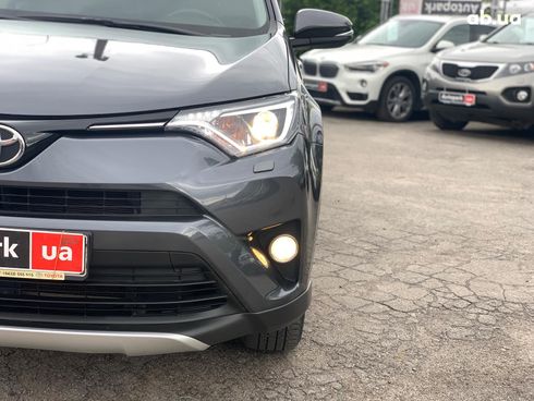 Toyota RAV4 2016 серый - фото 9