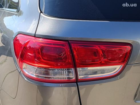 Kia Sorento 2015 серый - фото 12
