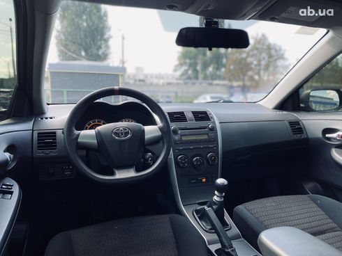 Toyota Corolla 2011 черный - фото 16