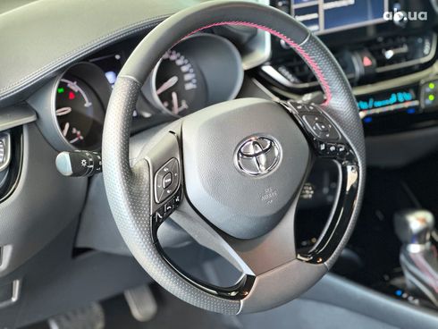 Toyota C-HR 2021 серый - фото 24