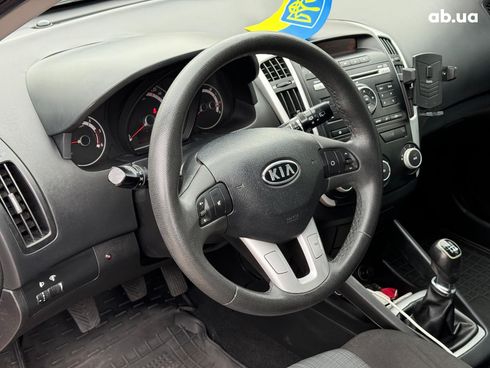Kia Cee'd 2009 красный - фото 16