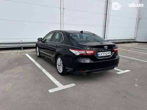 Toyota Camry 2020 - фото 19