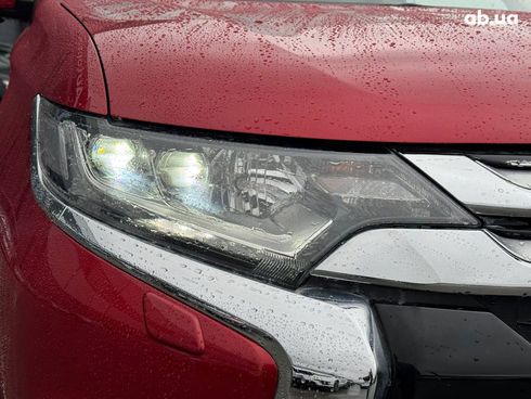 Mitsubishi Outlander 2018 красный - фото 35