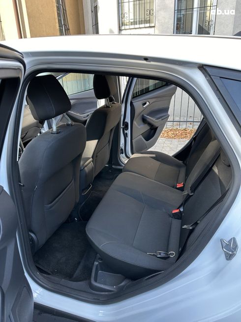 Ford Focus 2017 белый - фото 10