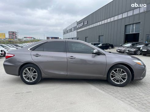 Toyota Camry 2016 серый - фото 19