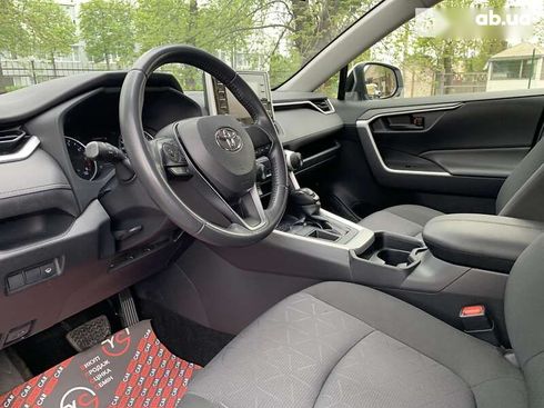 Toyota RAV4 2019 - фото 30