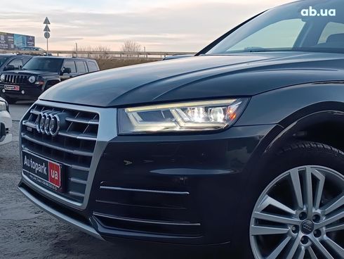 Audi Q5 2018 серый - фото 2