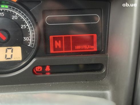 Renault Premium 2011 белый - фото 12