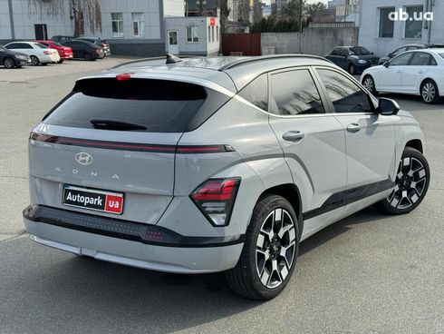 Hyundai Kona 2023 серый - фото 9