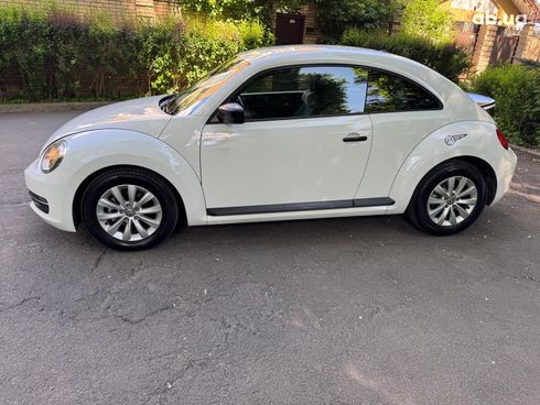 Volkswagen Beetle 2016 белый - фото 9