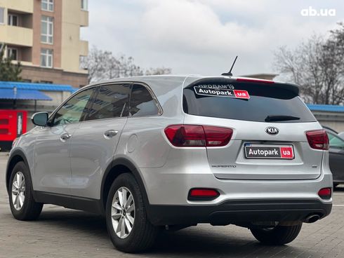 Kia Sorento 2019 серый - фото 12