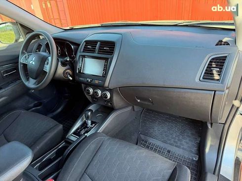Mitsubishi Outlander 2019 - фото 28
