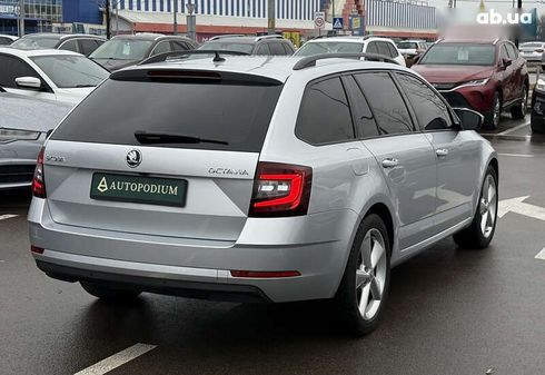Skoda Octavia 2019 - фото 12