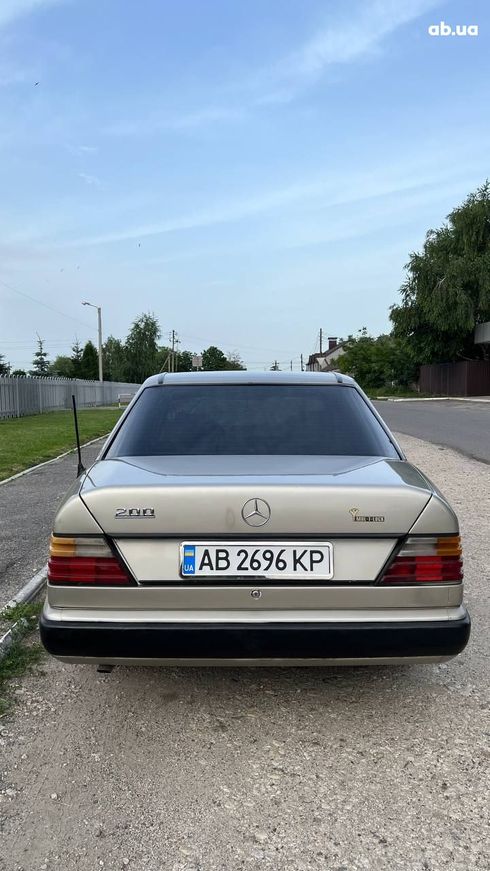 Mercedes-Benz E-Класс 1986 бежевый - фото 11