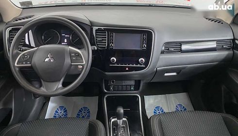Mitsubishi Outlander 2020 - фото 17