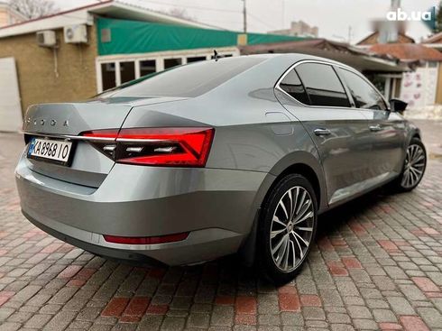 Skoda Superb 2021 - фото 10
