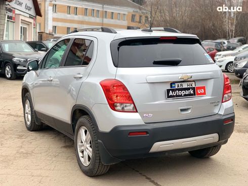 Chevrolet Trax 2016 серый - фото 7