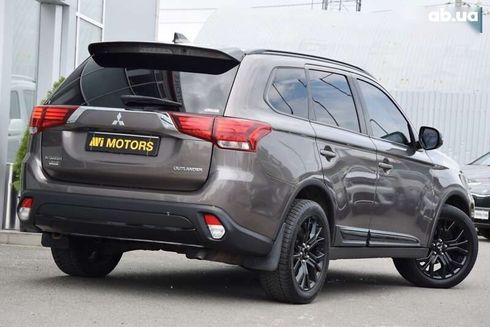 Mitsubishi Outlander 2017 - фото 6