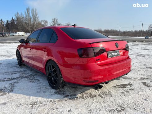 Volkswagen Jetta GLI 2016 красный - фото 3