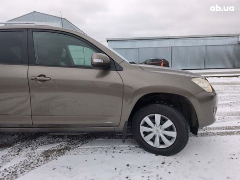 Toyota RAV4 2009 коричневый - фото 11