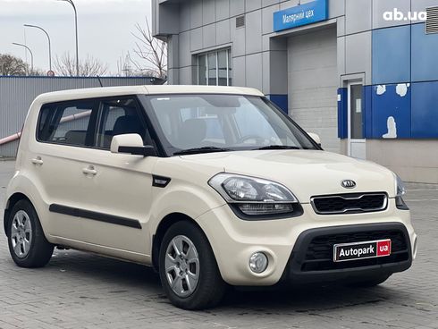 Kia Soul 2011 бежевый - фото 7