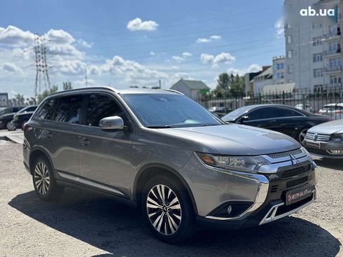 Mitsubishi Outlander 2020 - фото 7