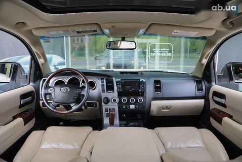 Toyota Sequoia 2012 - фото 12